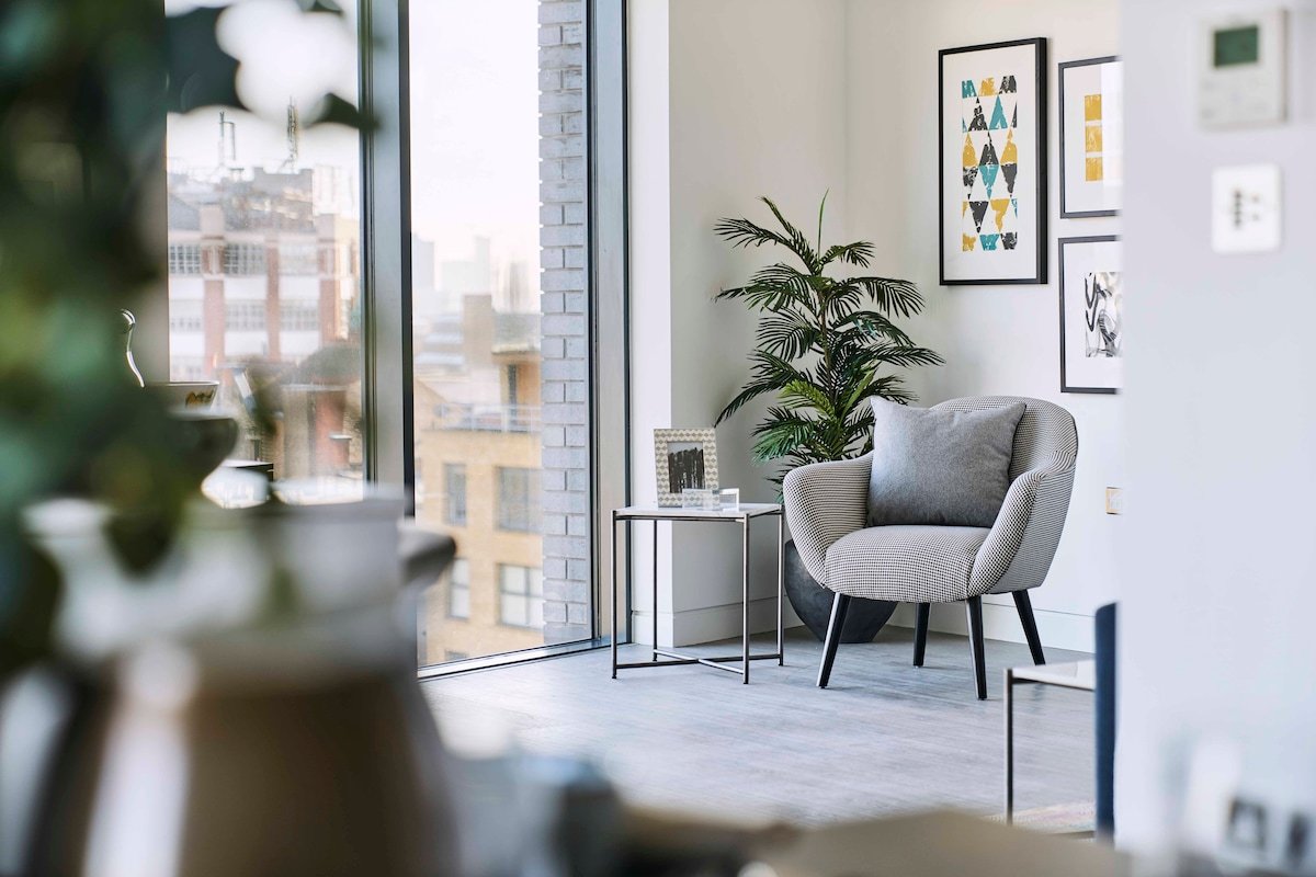 3 bedroom Air-conditioned Shoreditch Apartment gallery image 2