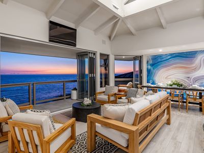 Mele Kai Kona – Luxe Oceanfront Property with Pool