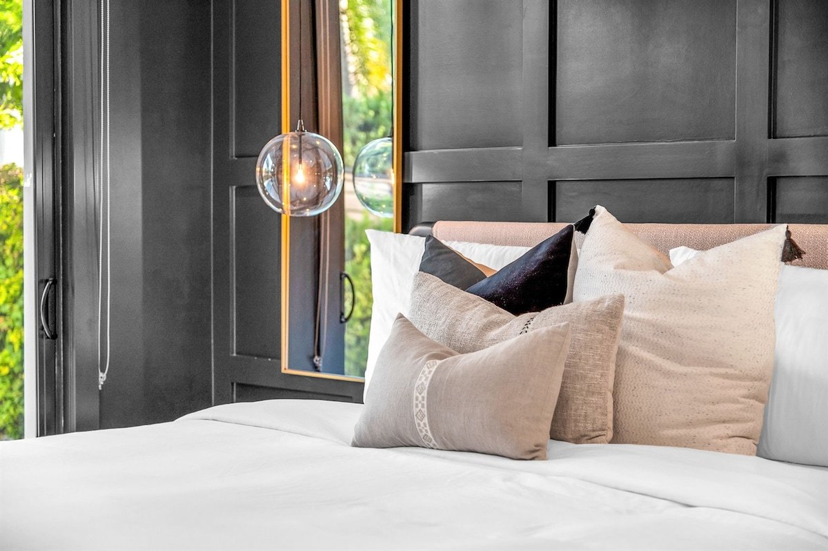 Casa Zenhaven – Designer Poolside Haven! gallery image 4