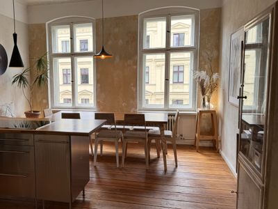 Great Bright Central Place Piano, Cinema & Balcony