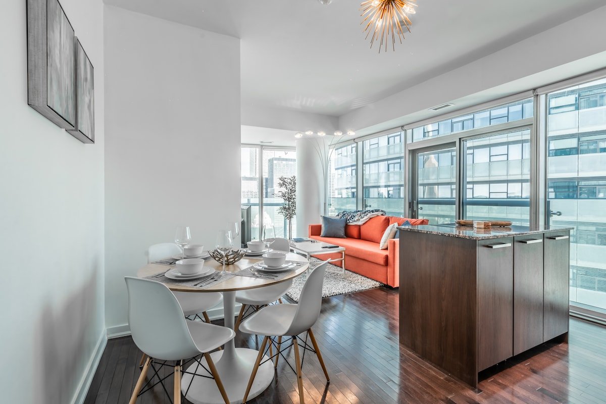 2BR, 1.5BA near CN Tower, Union Station & More! gallery image 5