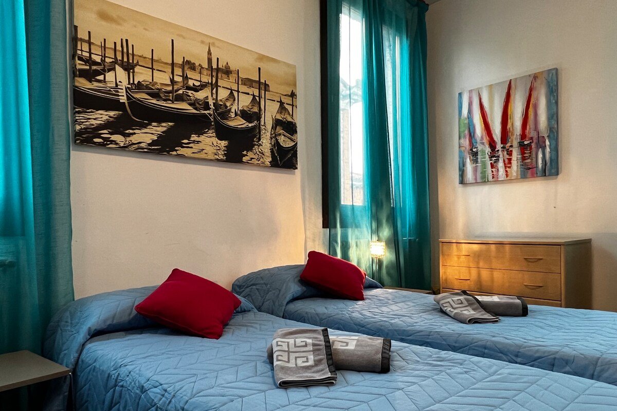 TINTORETTO 1 CON TERRAZZA IN LEGNO SOPRA IL TETTO gallery image 5