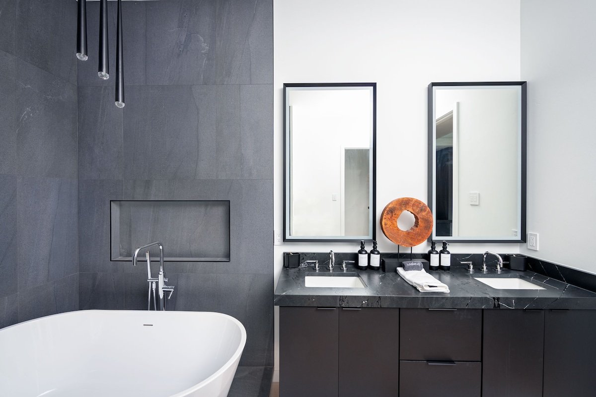 Summit at Whitefish Mtn Resort *6 King Suites* gallery image 4