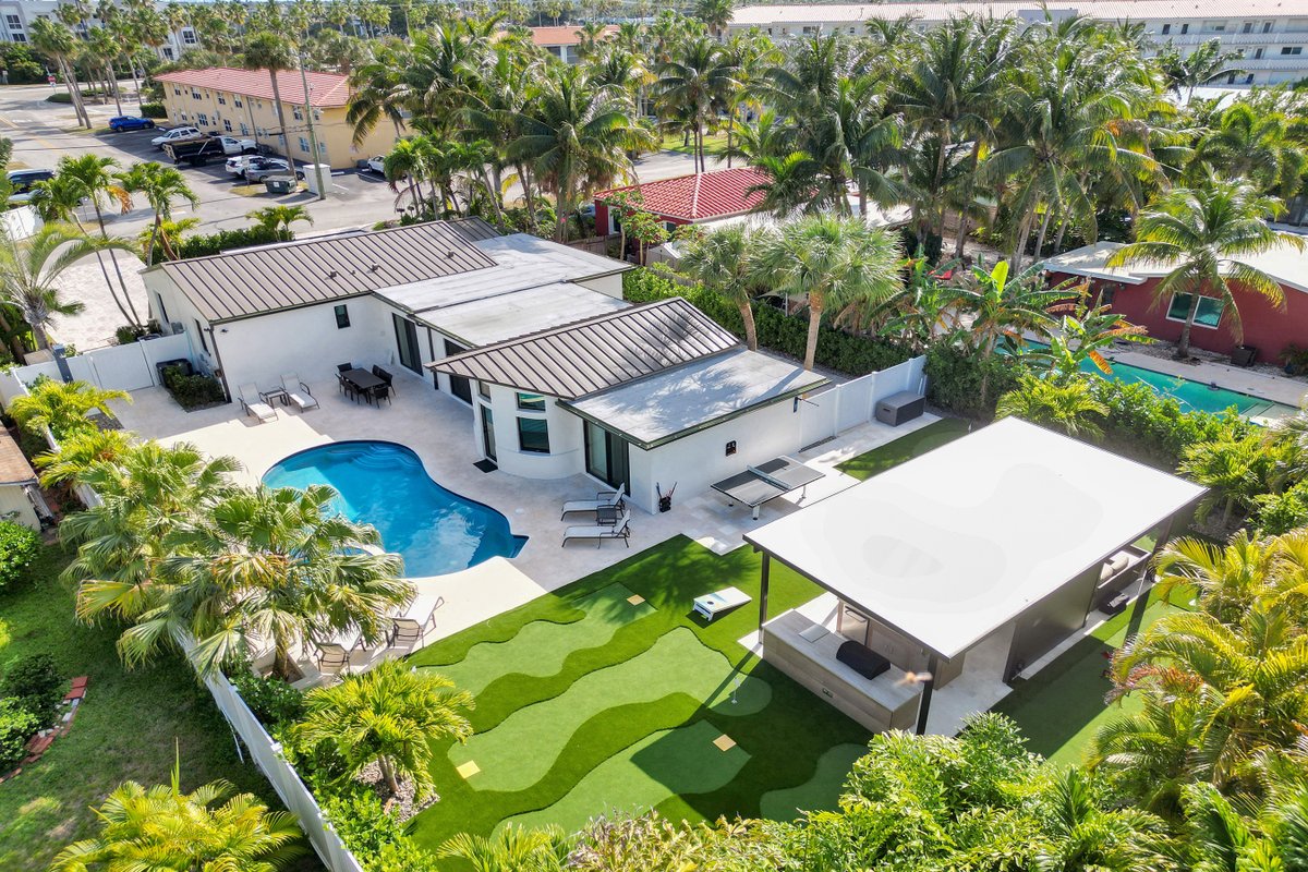 DFB Bungalow, Pool, Hot Tub, Mini Golf & MORE!