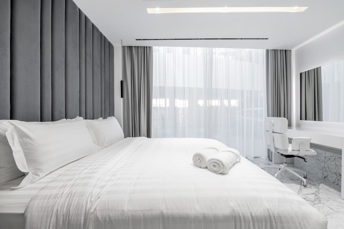 Grand Dubai Marina 4BR Triplex w/ Pool, Gym, Sauna gallery image 2