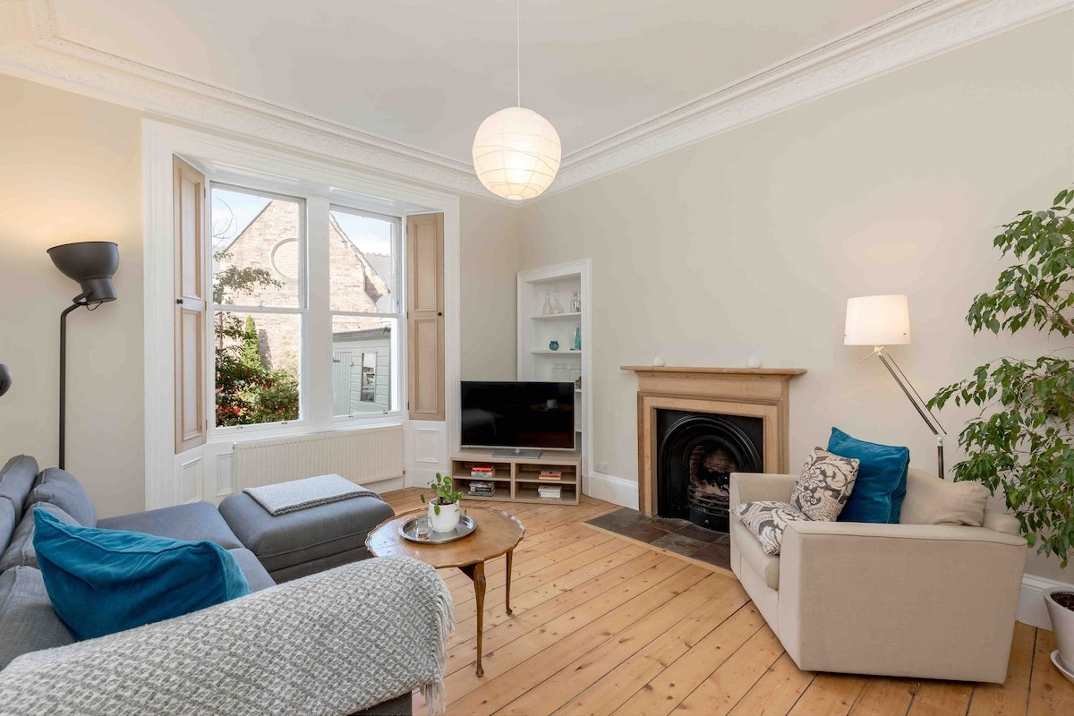 Cosy number 19 with private parking for three cars gallery image 4