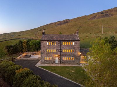 Stunning views at Rye Top Farm – with two hot tubs