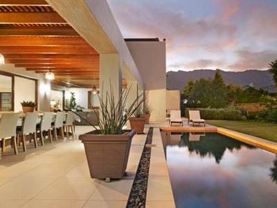 Elegant Urmarah with Lush Garden & Pool