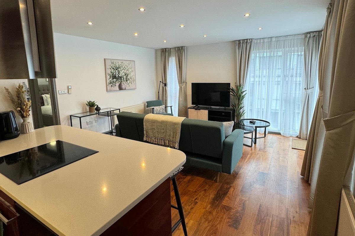 Westminster Penthouse Duplex with AC gallery image 4