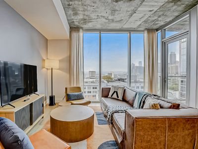 2BR Lakeview Natiivo Austin 17th-Floor