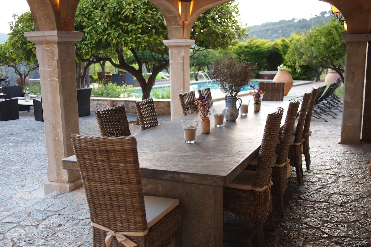 Finca with large pool and fully lit tennis court gallery image 5