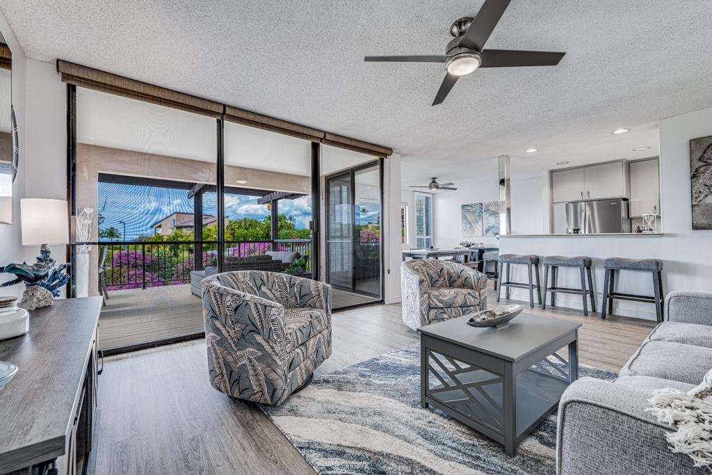 Gorgeous Expansive Condo in Wailea with HUGE Lanai gallery image 4