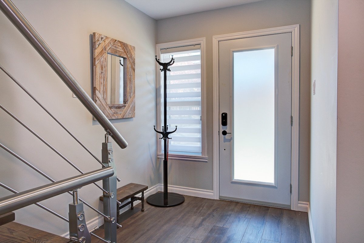 Modern townhouse with rooftop deck 4BR close to DT gallery image 4