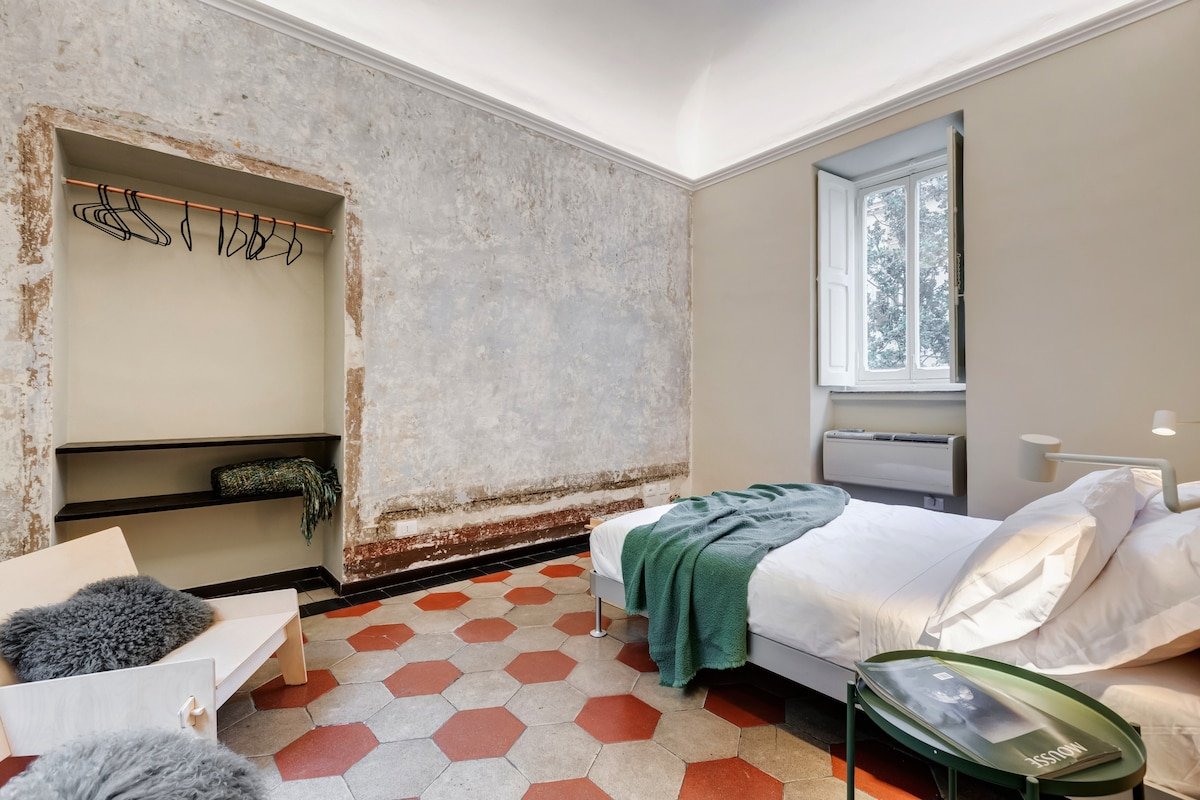 SPOTinROME design apt centro storico Visconti gallery image 4