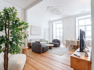 MY LX FLAT Bright Stylish 3BR Apartment inDowntown