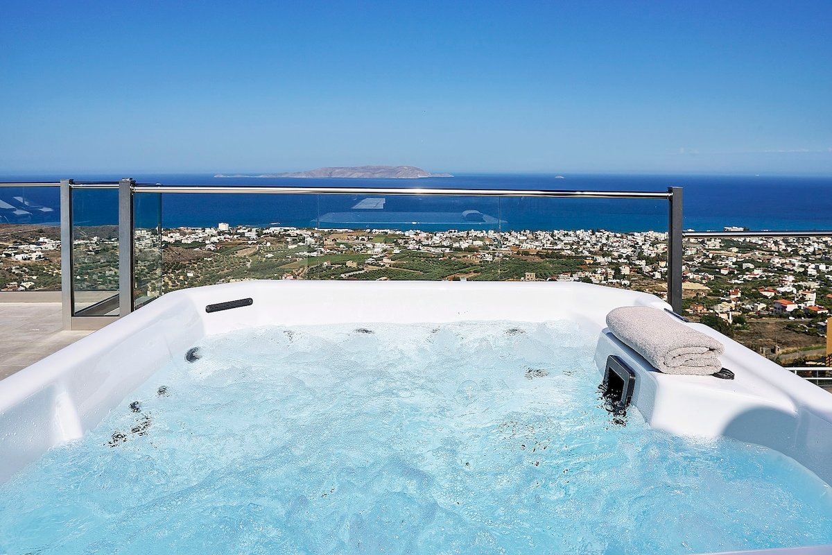 Breathtaking views at an amazing location gallery image 3