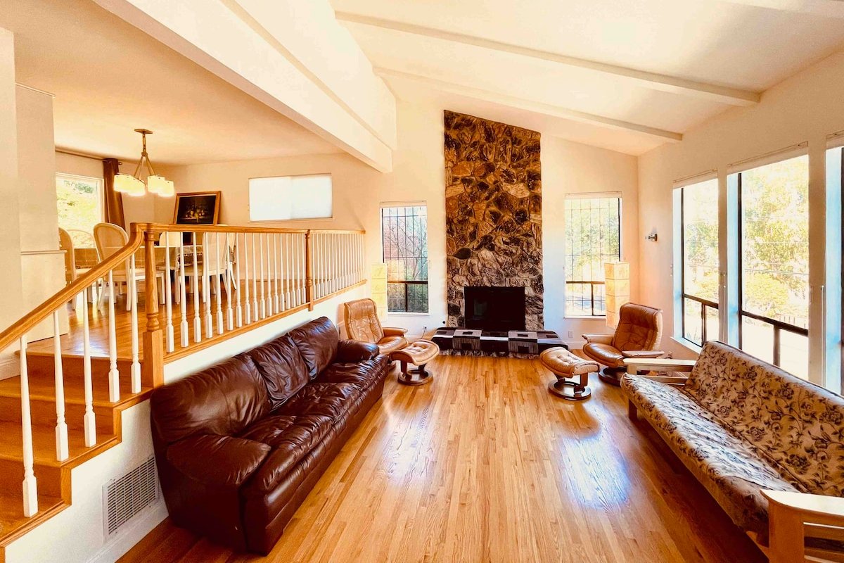 Spacious Comfy Renovated 4BR, quiet neighborhood gallery image 2