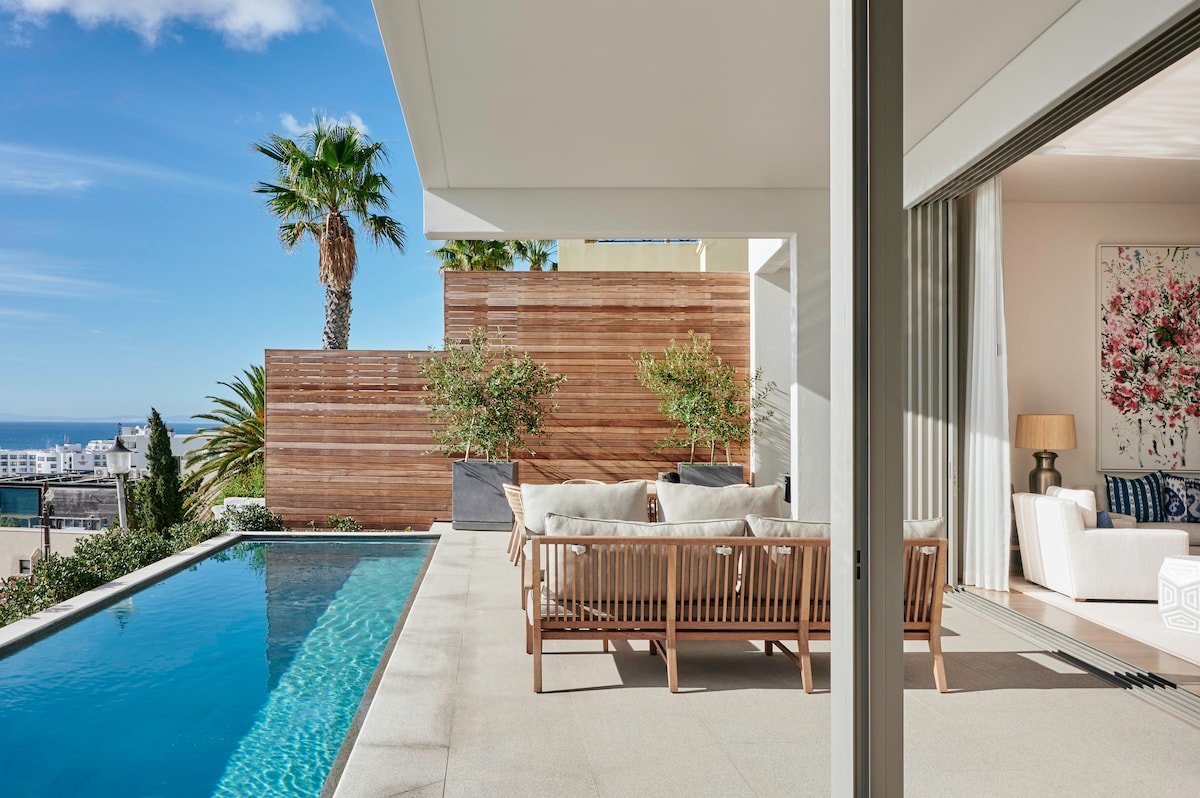 Beautiful Bantry Bay Villa gallery image 4