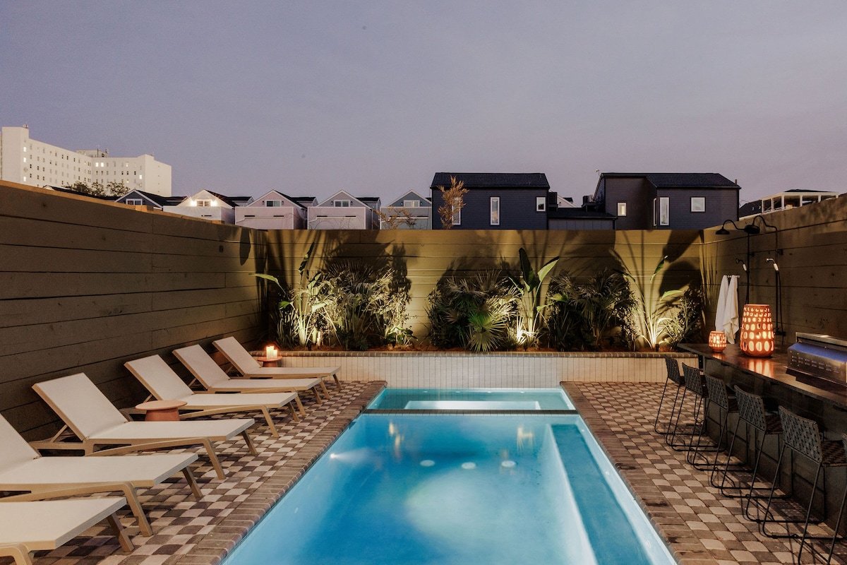 Luxury New Home | Heated Pool and Spa gallery image 2