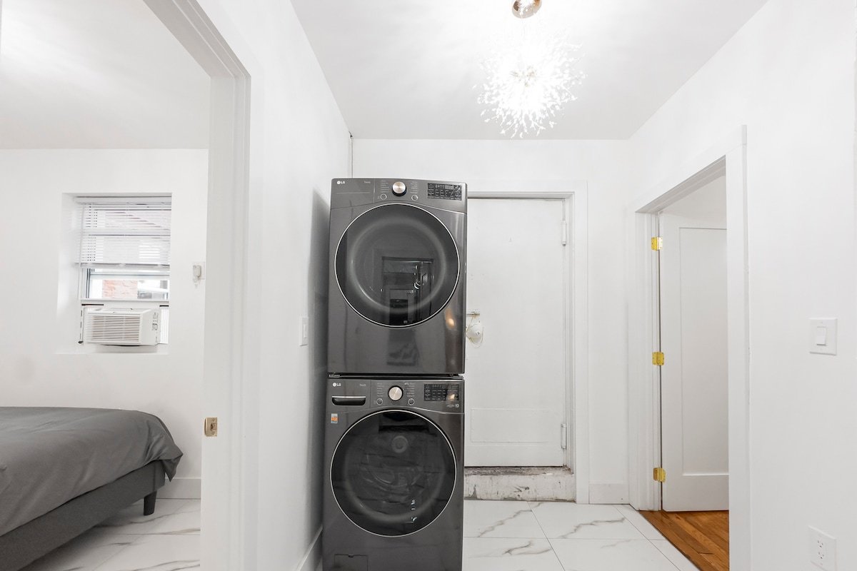 5 Bedroom, No Steps, Huge Outdoor Space, by train! gallery image 5