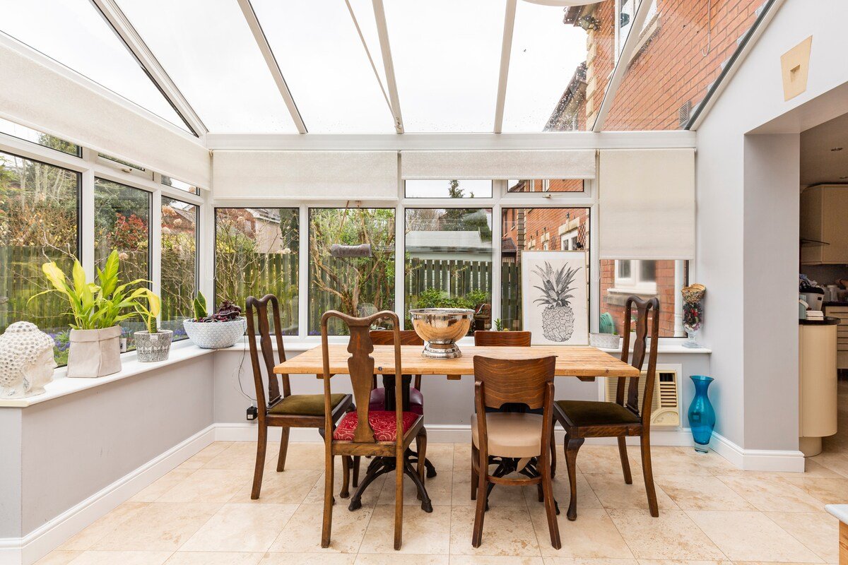 Room in Airy 🏡 access RHS Bridgewater Manchester gallery image 2