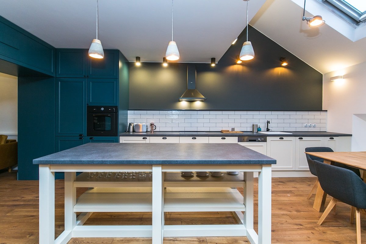 Funky lux 2 bedroom loft in the Old Town gallery image 5