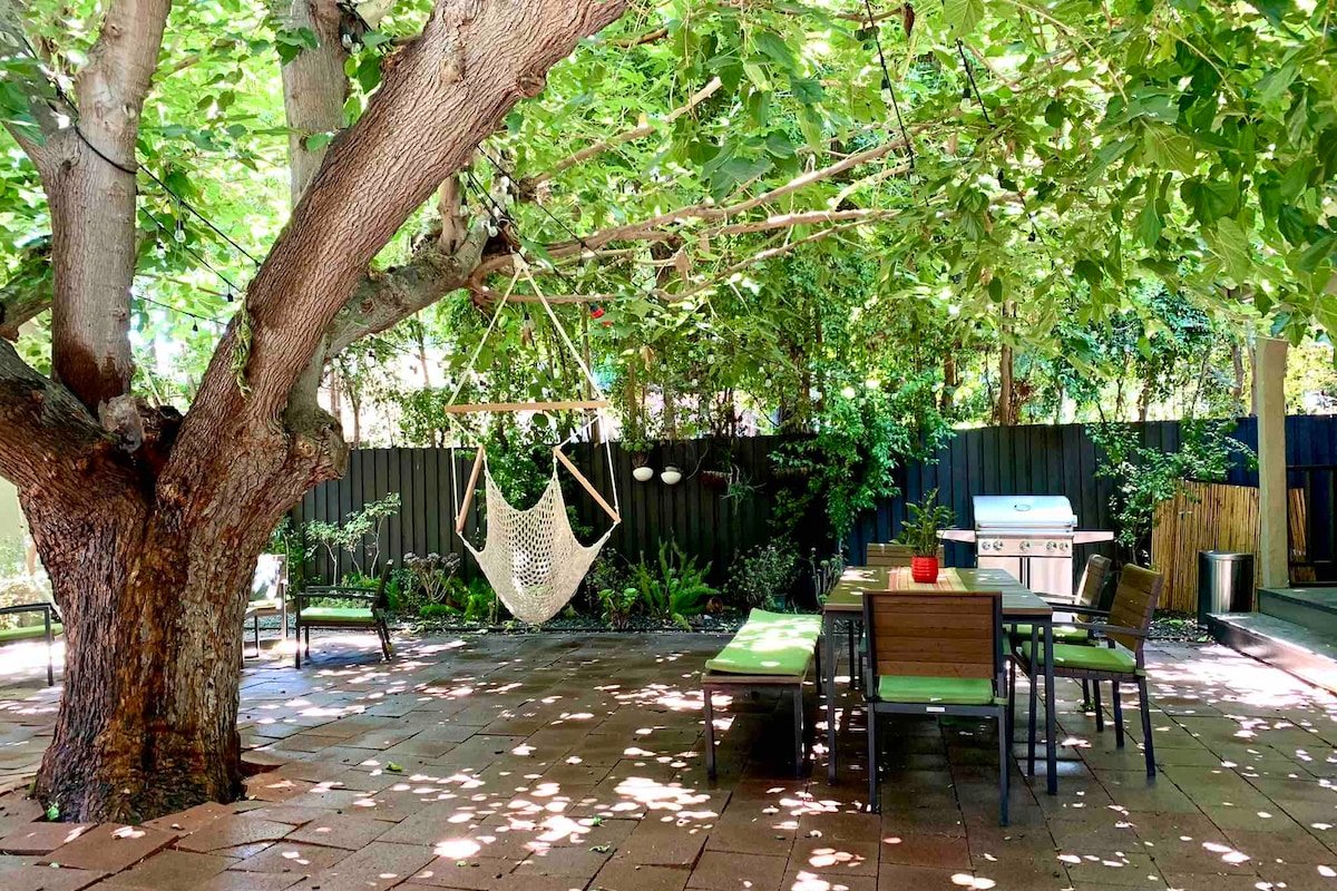 Perfect central location, peaceful outdoor spaces gallery image 5