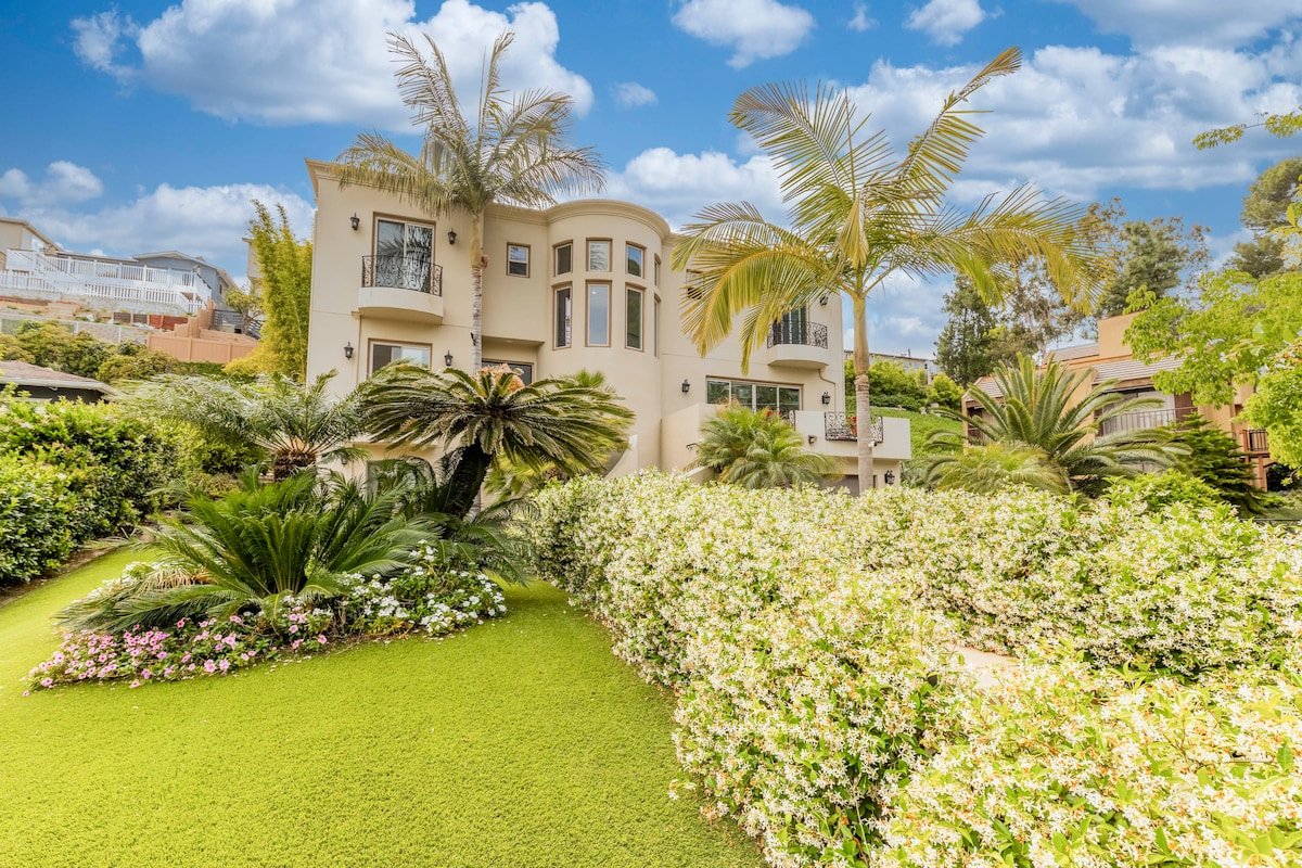 Luxurious 4200 Sq Ft 6 Bedroom Mediterannean Villa gallery image 5