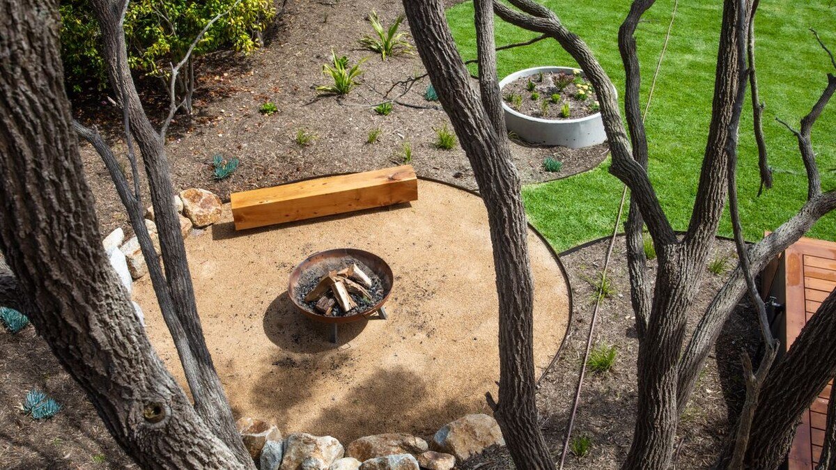 The Hill gallery image 4