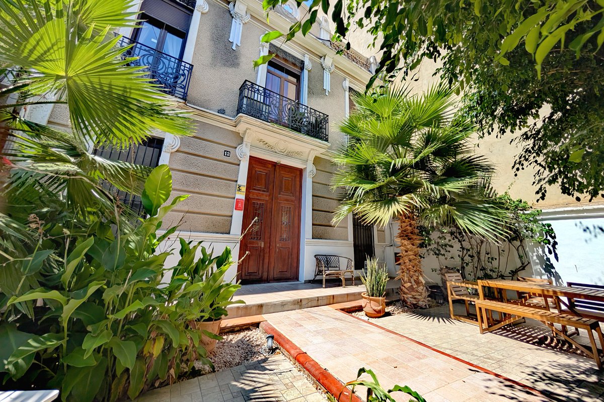 Huge 5 Bed Townhouse w/Gardens Perfect for Groups