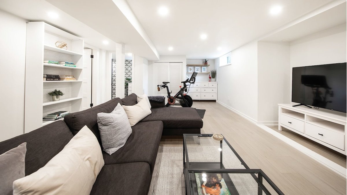 Brand New| Magnolia Designer’s 4BR Home w/ Yard gallery image 5