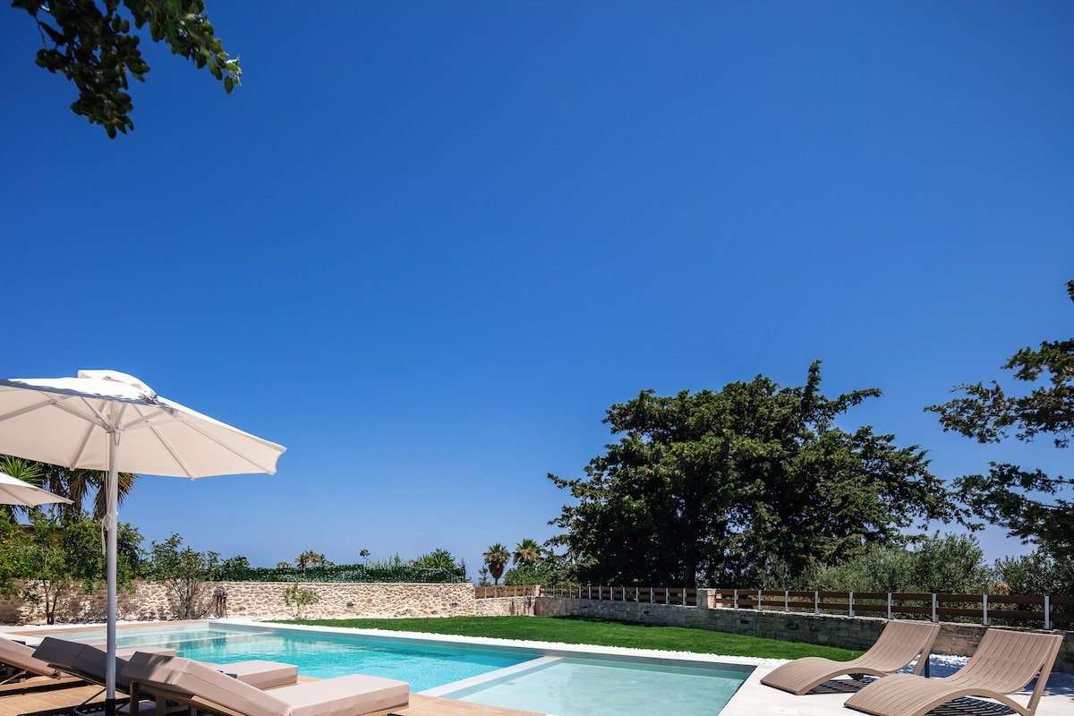 Heated pool, playground, kids pool, close to beach gallery image 3