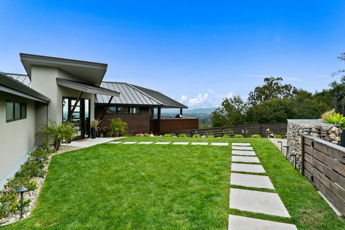 Modern oasis w/ pool & expansive views of the Bay gallery image 3