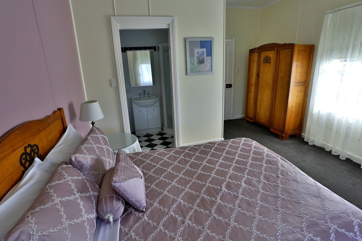 Abbey’s the Green House gallery image 4