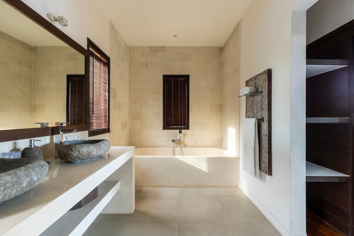 Sumptuous 6BR Private Luxury Villa in Canggu gallery image 4