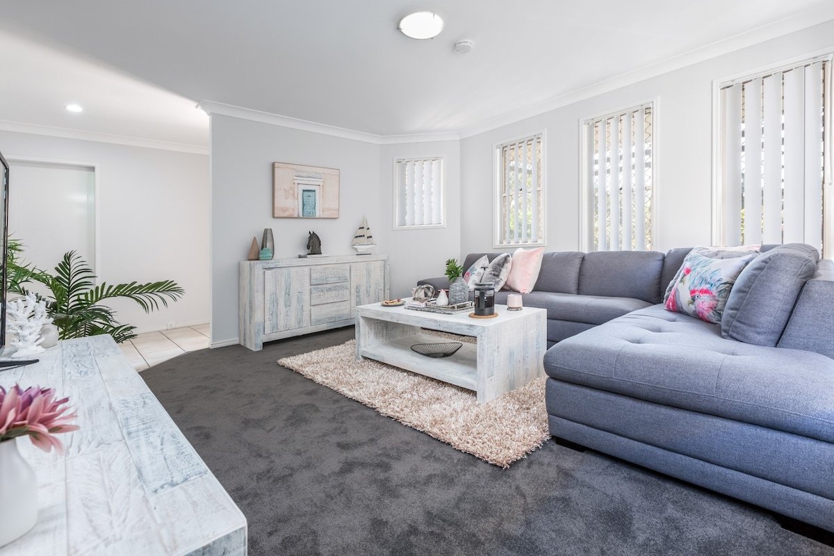 Kidman Place – Spacious Luxury+ Free Wi-Fi + Wine gallery image 5