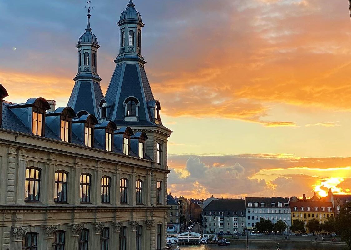 Luxury 200 m2 apartment in the city center gallery image 5