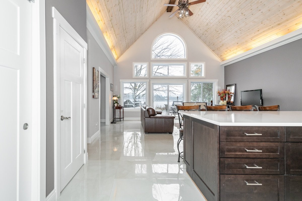 Beautiful Waterfront Home | 25 Minutes from Ottawa gallery image 5