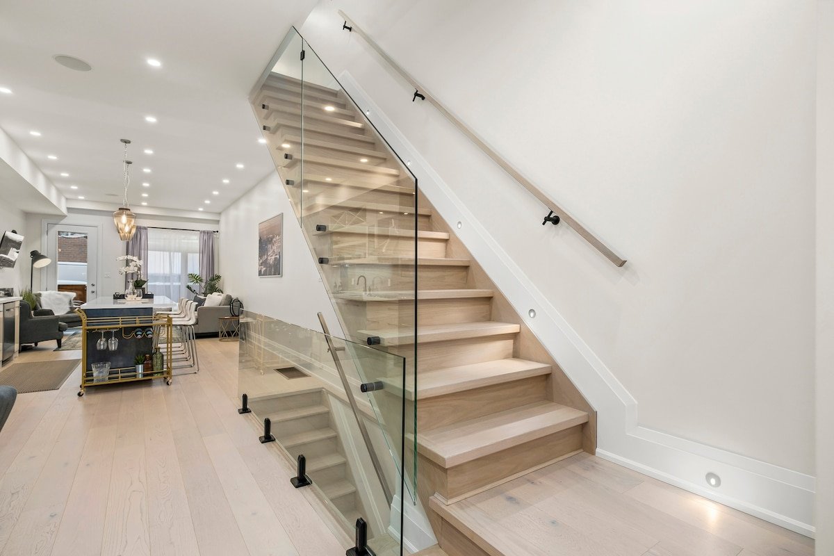 Long Term Rental – Spacious Home w/ Free Parking! gallery image 5