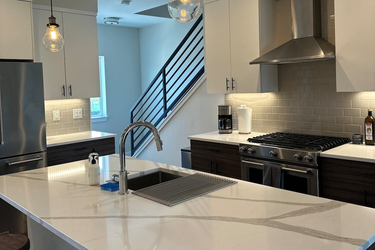 Modern 3 Bed Townhome in Rino w/ Rooftop Deck gallery image 2