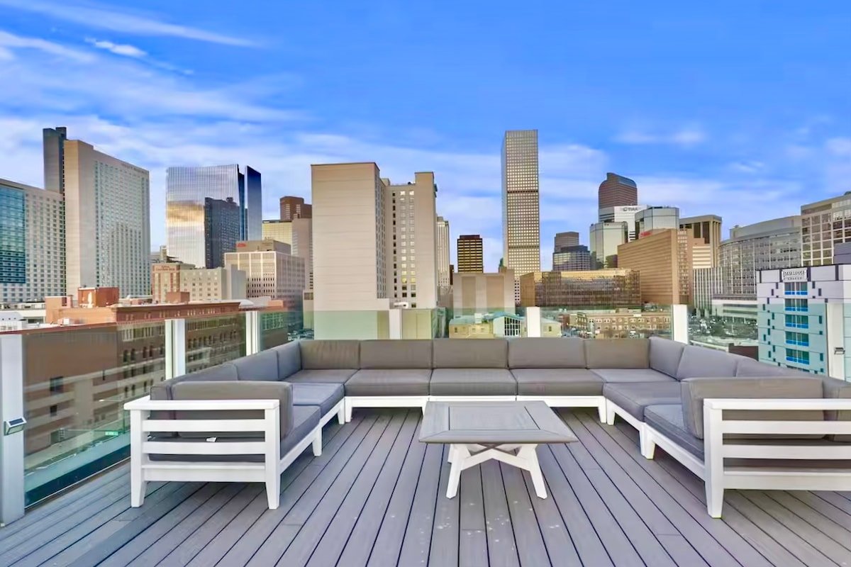 The Executive! Stunning Downtown Loft! Great Views gallery image 4