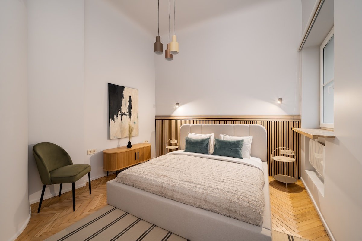 SAUNA | 3 Separate BRs | Foosball | Old Town gallery image 5