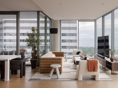 PH w/ Bean & Lake Views, An Elite Stay