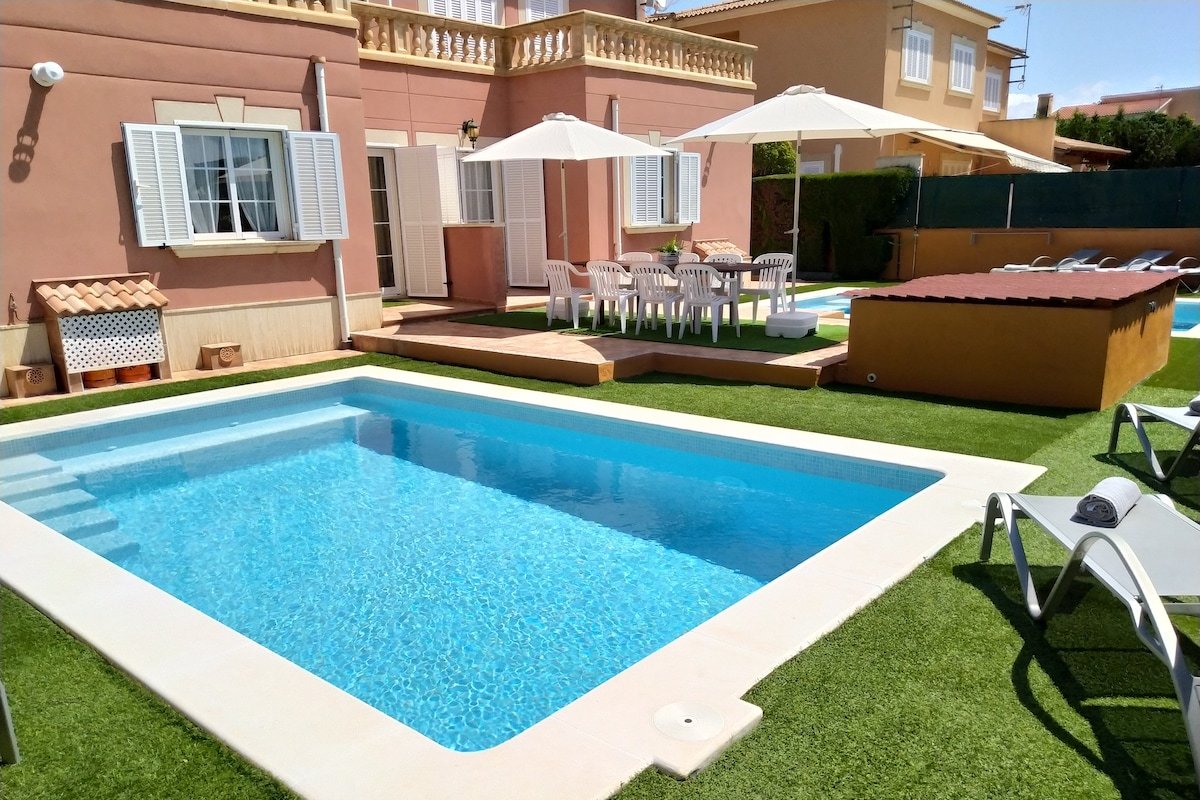 2 Villas with heated pool, large groups gallery image 5