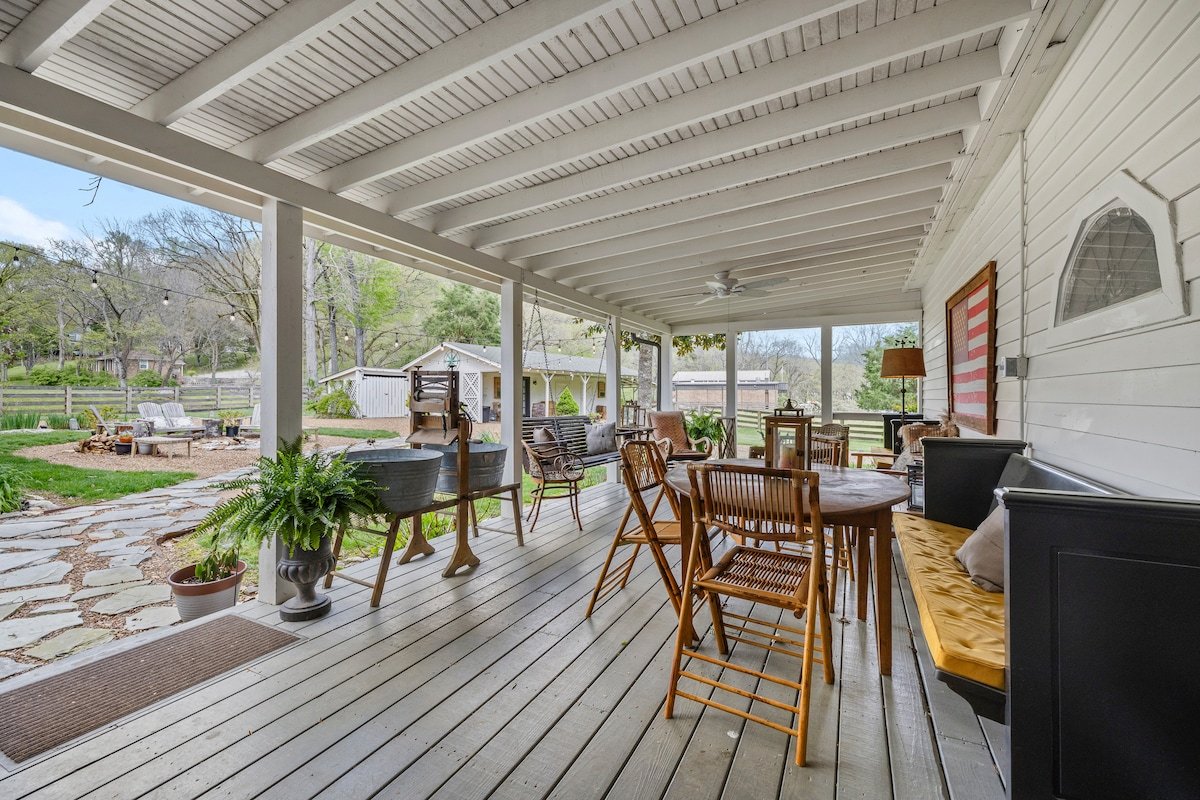 Hows Manor – Historical Luxury Farmhouse – 1840 gallery image 5