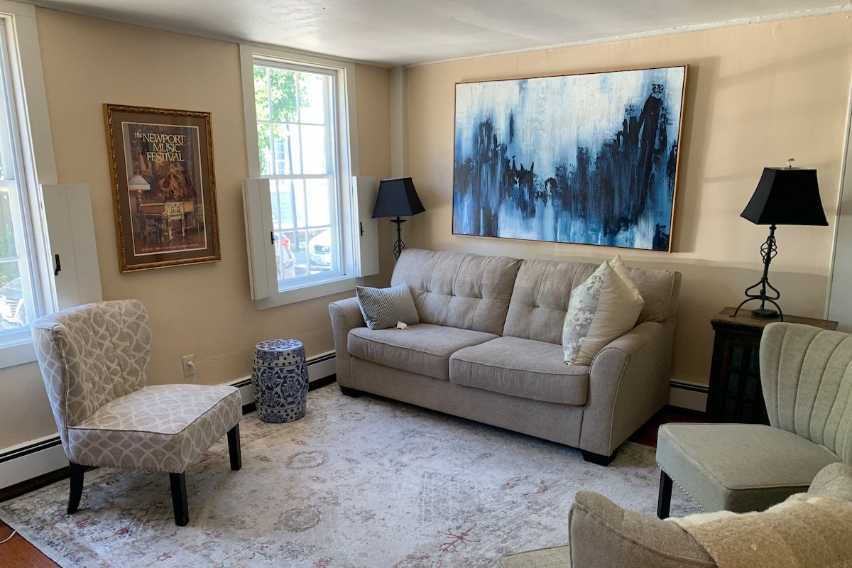 Heart of Newport; Alexander Hamilton slept here! gallery image 3