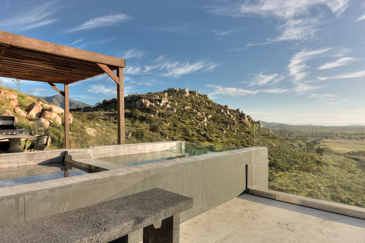 Villa with service staff and private vineyard