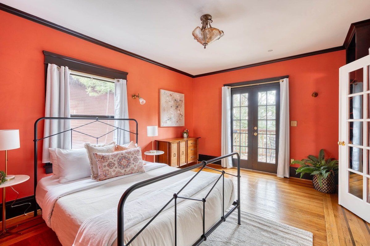 Historic 4BR | Walk to NW 23rd Shops & Dining gallery image 5