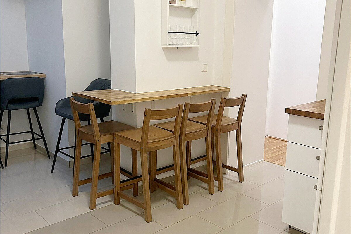 9BRs & private garden near Central Train Station gallery image 4