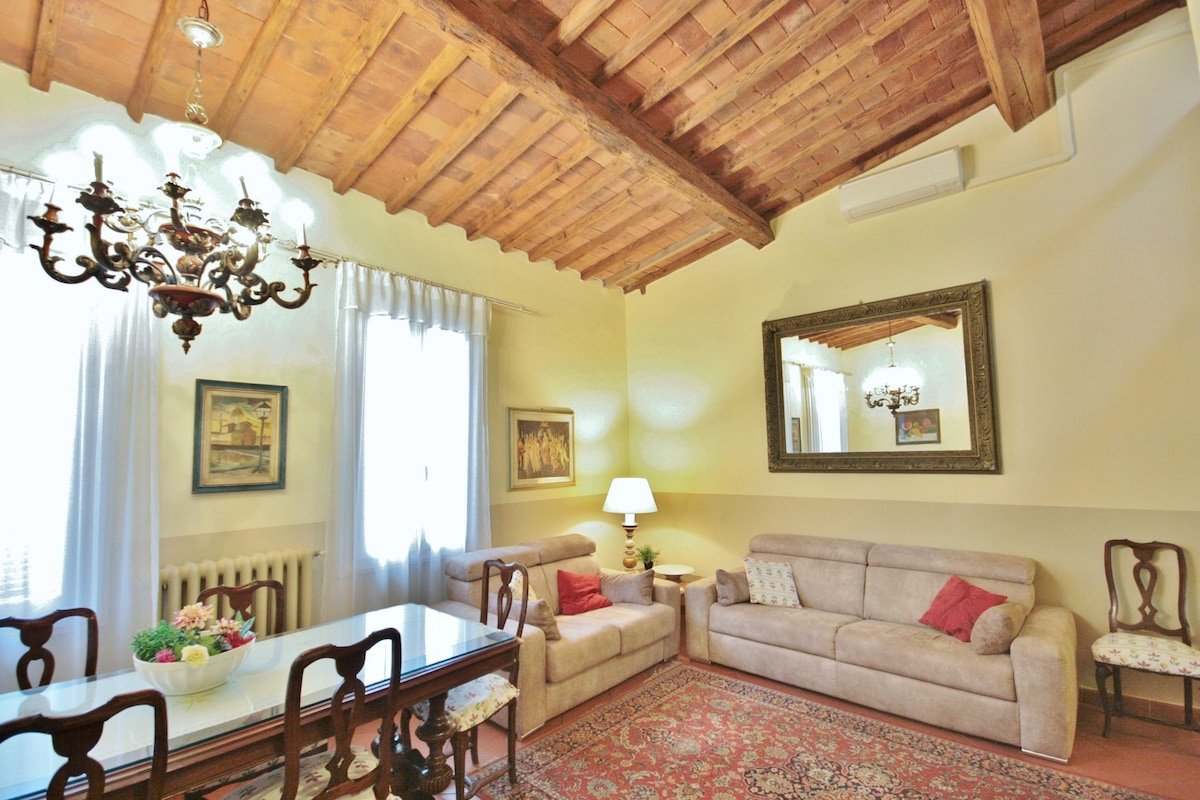 X-large apartment in the hearth of Florence! gallery image 2